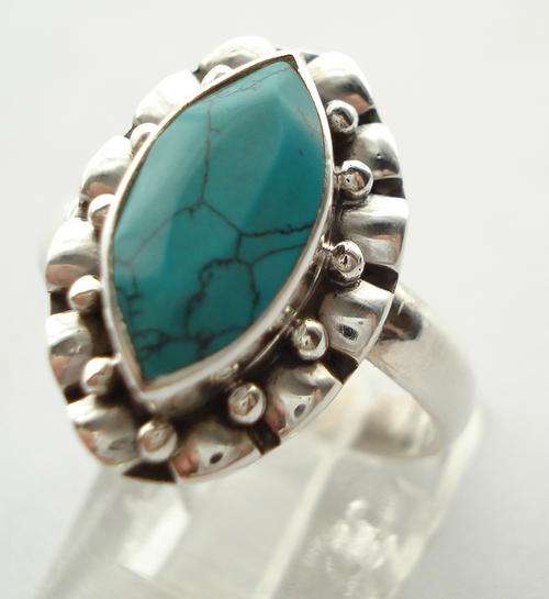 TURQUOISE & GENUINE 925 STERLING SILVER RING
