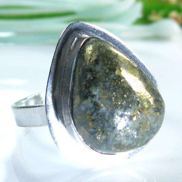 UNUSUAL HEMATITE SILVER RING SIZE 8 3/4;