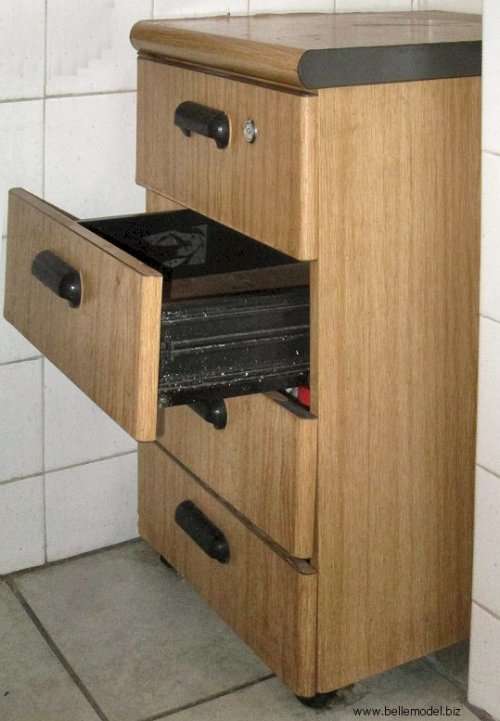 Chest of drawers, mounted on 4 castor wheels