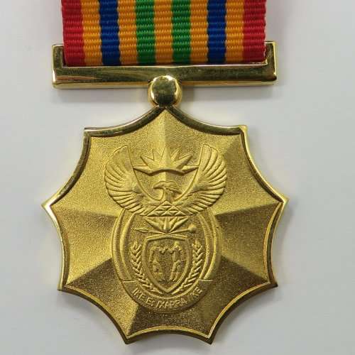 Full Size: South African Medal.  Department of Military Veterans. Gold.