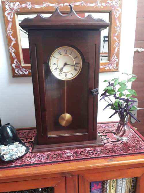 Mantle clock quartz