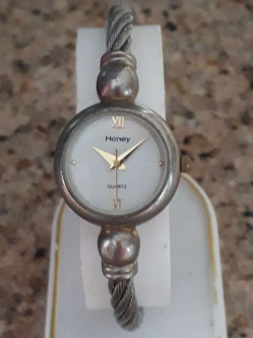 3 females Honey quartz working