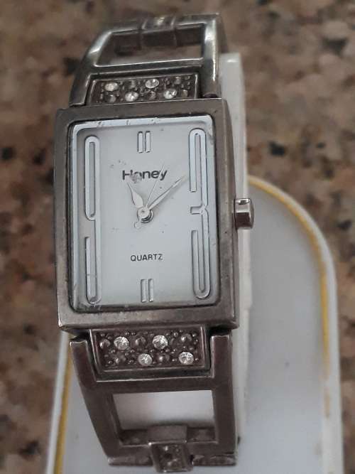 3 females Honey quartz working