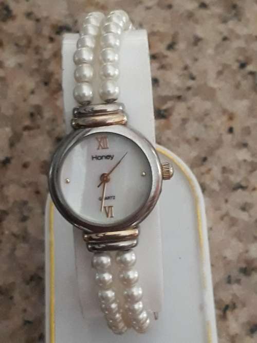 3 females Honey quartz working