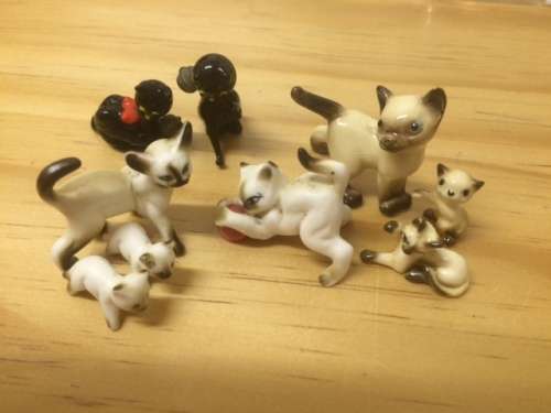 Cat miniature figurines