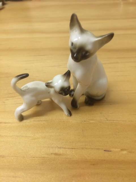 Cat figurines