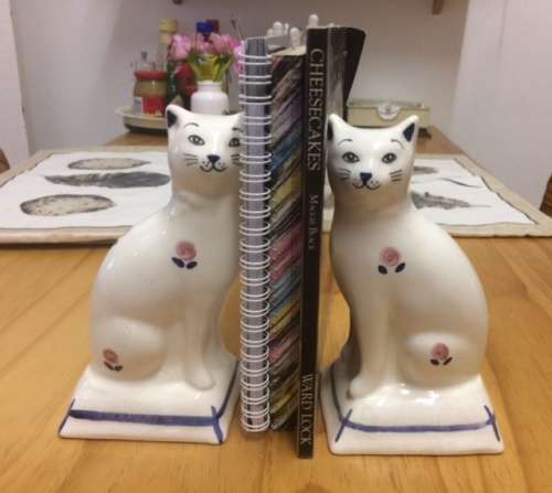 Beautiful Cat Bookends