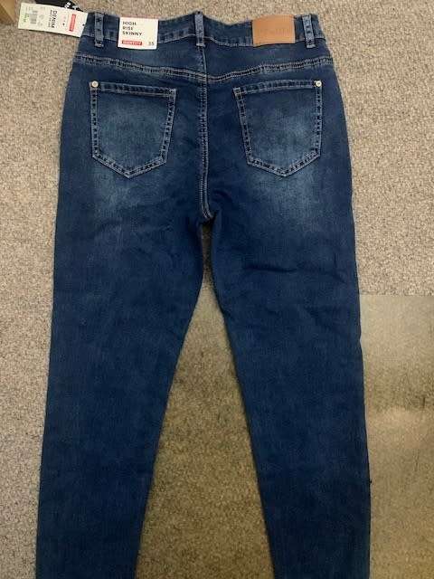 Identity NEW jeans size 35 with label on