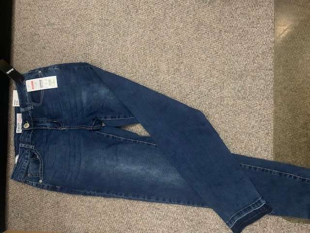 Identity NEW jeans size 35 with label on