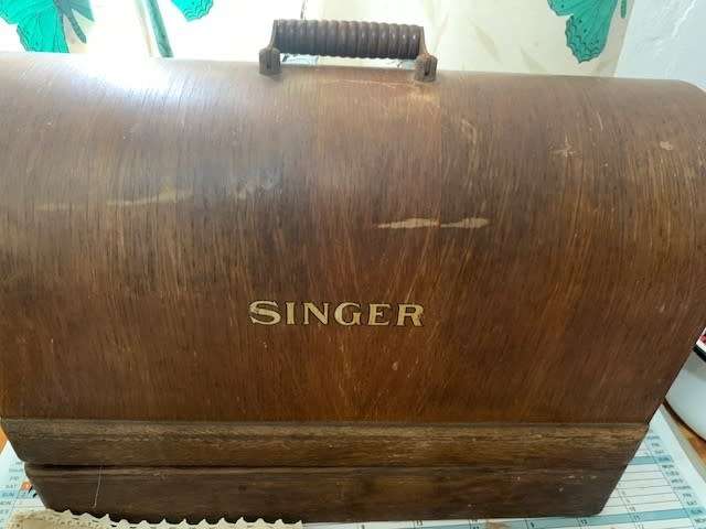 Singer Vintage Sewing Machine COLLECTION IN EAST LONDON ONLY !