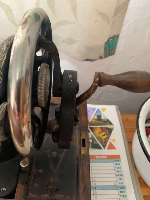 Singer Vintage Sewing Machine COLLECTION IN EAST LONDON ONLY !