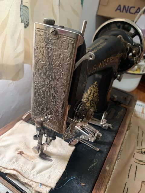 Singer Vintage Sewing Machine COLLECTION IN EAST LONDON ONLY !