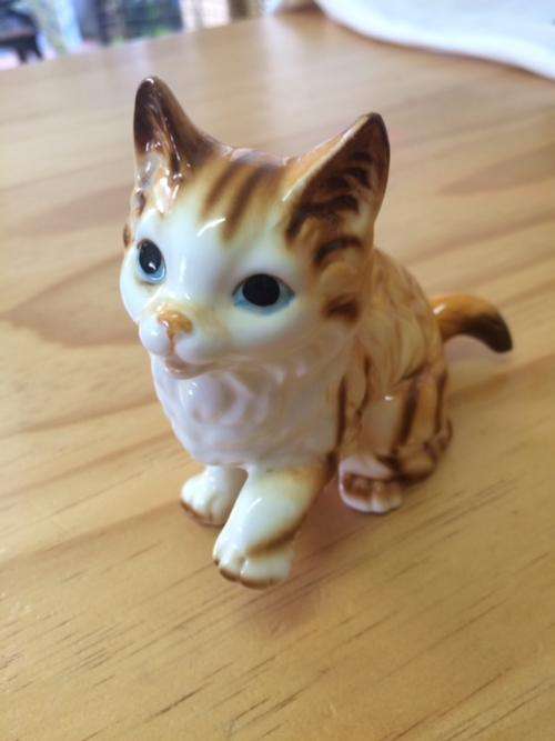 Cat figurine *bone china* collectors item