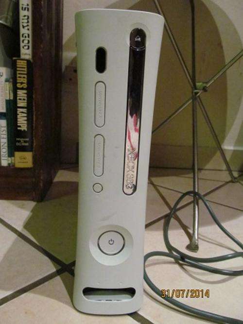 XBOX 360-console +Power Cables+gadgets