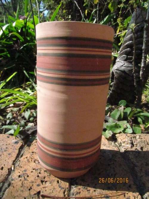 UNIQUE POTTERY!! NEW !! Lovely Flower Pot in/outdoors with Unique Stamp !! See pics