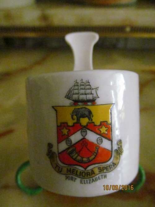 GOSS FINE PORCELAIN!! WH GOSS - Model of Ancient Irish Wooden Noggin - PE Coat of Arms