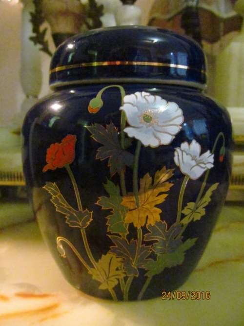 POPPIES AND GOLD!! Vintage Fine Porcelain Ginger Jar with Lid - Made in Japan