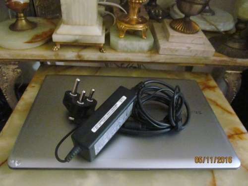 SAMSUNG SERIES 5 ULTRA !! Intel CORE I5 Ultrabook 3rd Gen with Charger - Read Further