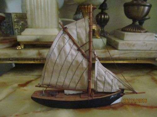 PX14 !! Vintage Carved wood Model of a Yacht - Hand Made
