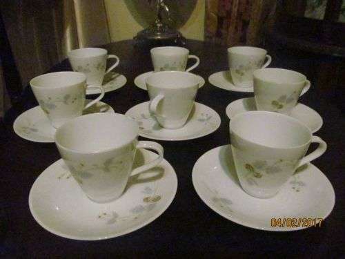 HUTSCHENREUTHER !! Lot of 8 Vintage Fine Porcelain Coffee Cups & Saucers - Bavaria