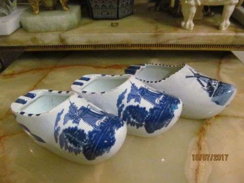 DELFTS SHOE PARADE !! Three Vintage Blue and White Delfts Porcelain Shoes - Decorative Collectable