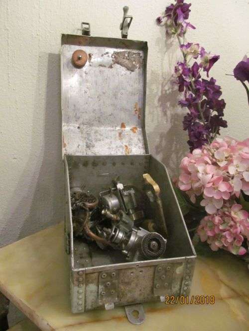 DRIVEN !! Lot of Six Vintage Engines in Metal Tool Box - R/C Model Boats/Cars/Aircraft