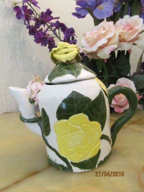 ROSE INVITATION !! Vintage Ceramic Collectable Sun Rose Teapot