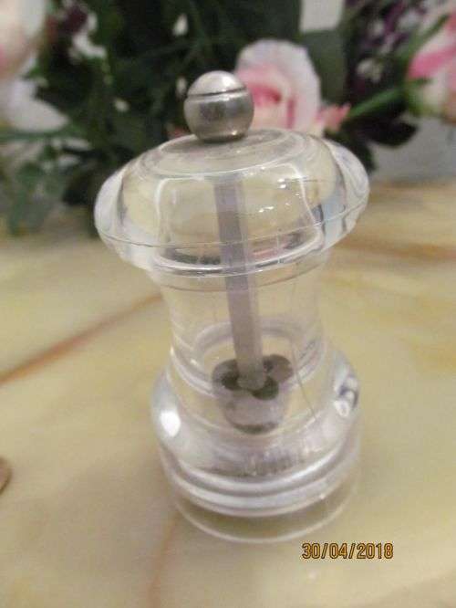 COLE & MASON !! Contemporary Cole & Mason Stainless and Acrylic Capstan Pepper Mill