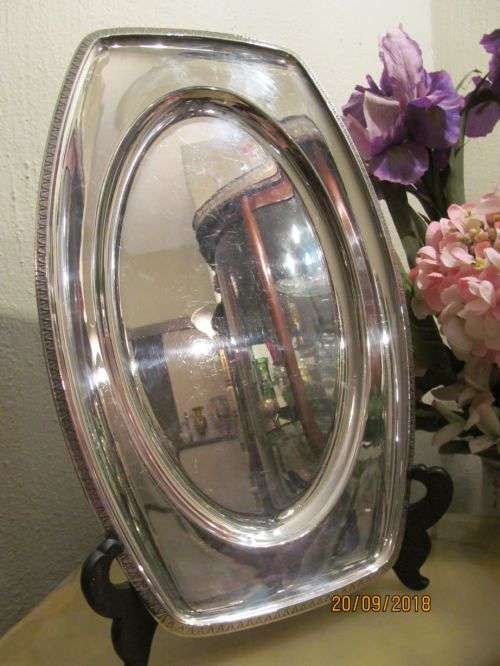 GLADES OF MERIT !! Vintage Oval Shaped Silver Plated Serving Tray with Glade Pattern Rim