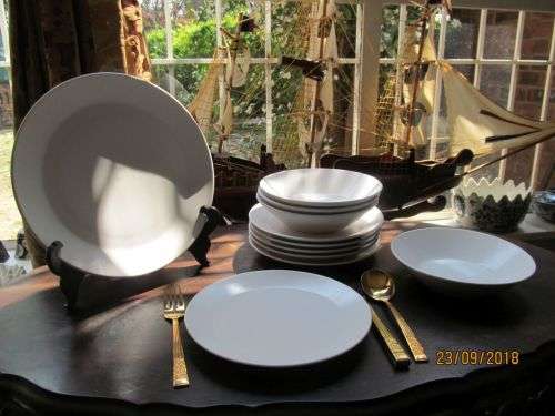 SNOW WHITE !! Contemporary Unused Lot/Set of 6 Salad, 4 Breakfast, 1 Large Dinner Items