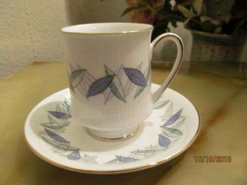 ROYAL STANDARD !! Vintage Fine Porcelain Tea Duo - Royal Standard Fine Bone China "Trend" Pattern
