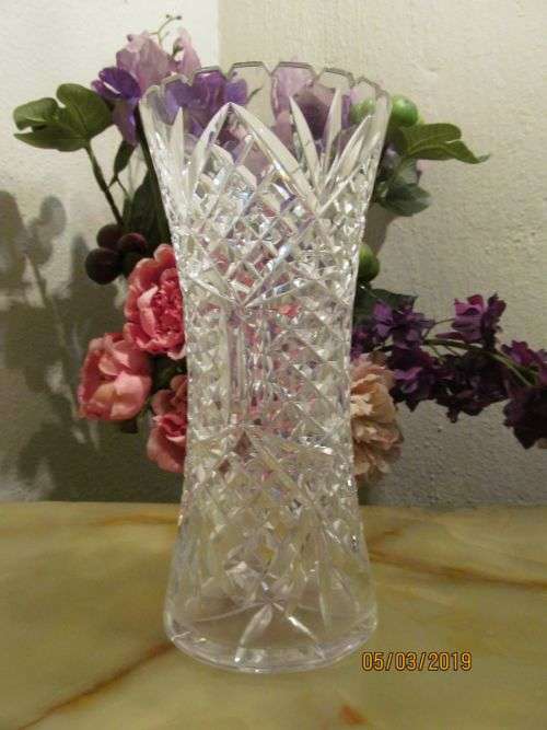 AS GOOD AS DIAMONDS !! Vintage Diamond and Sunburst Cut Lead Crystal Vase