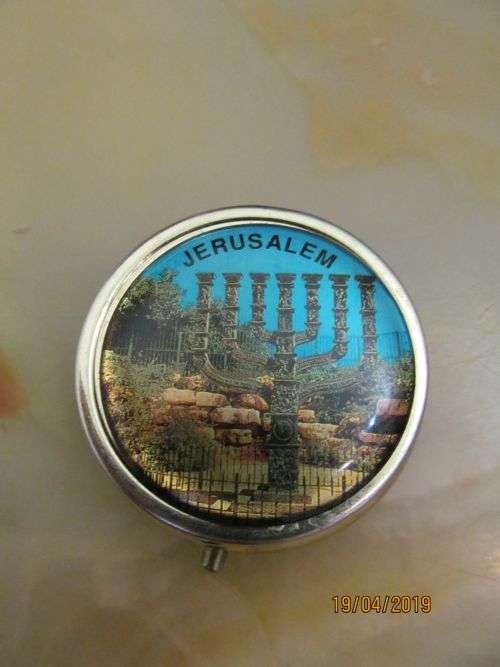 KNESSET MENORAH !! Contemporary Collectable "Jerusalem" Enameled Pill Box - 3 Compartment Liner