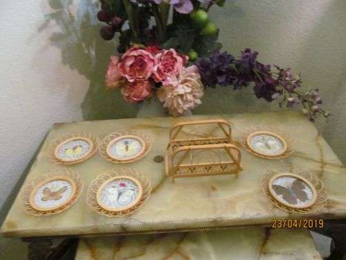 BUTTERFLY EFFECT !! Vintage Lot/Set of 6 Bamboo Coasters & Rack - Genuine Silk & Butterfly Wings