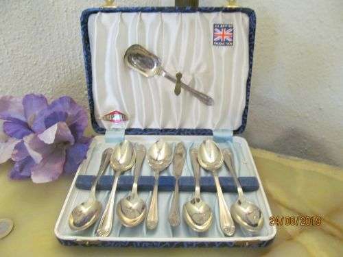 ROYAL SHELL !! Vintage Sipelia Flatware Tea Cutlery Set - 9 Items in Presentation Case