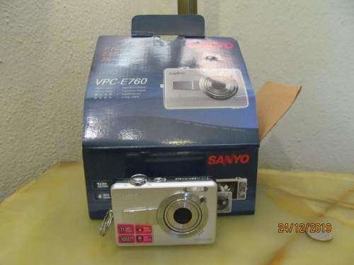 SANYO !! Perfectly Functional Sanyo VPC-e760 Digital Camera with 3xZoom Lens - Original Box