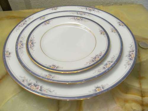 NORITAKE !! Vintage 1980's Lot/Set Noritake Legendary Fine Porcelain Dinner, Bread & Salad Plates