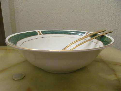 ROYAL CHINA !! Vintage Pristine Royal China Fine Porcelain Salad Serving Bowl