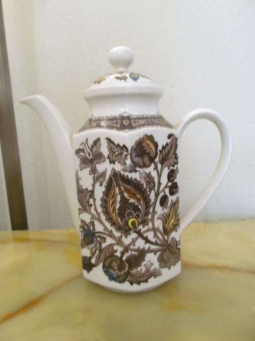 RIDGWAY !! Vintage 1975+ Ridgeway Ceramic Tea/Coffee Pot - Hand Engraved Jacobean