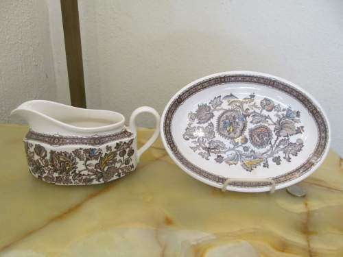 JACOBEAN !! Vintage 1975+ Ridgeway Ceramic Gravy/Sauce Boat & Tray - Hand Engraved Jacobean