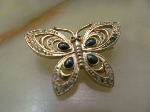 BUTTERFLY !! Elegant Vintage Gold Metal Butterfly Brooch with Stone & Crystal Facet Inserts