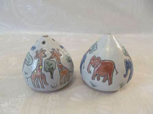 CERAMI ART !! Vintage Lot/Set of Hand Crafted & Decorated Art Pottery Salt n Pepper Shakers