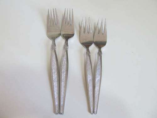 EETRITE !! Vintage Lot of 2 Eetrite Stainless Dinner Forks & 2 Others - Peeress Handle Design