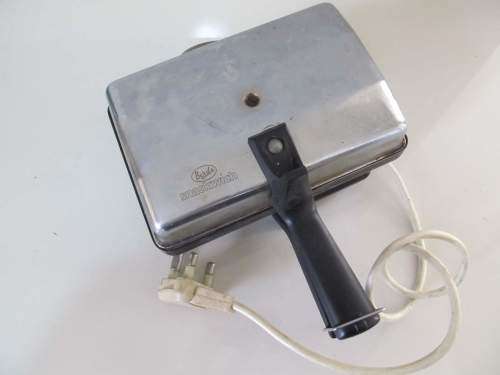 BERDA !! Vintage Berda Manufacturing Ltd Silver Metal Snackwich Maker - Functional