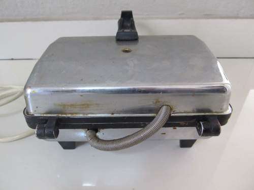 BERDA !! Vintage Berda Manufacturing Ltd Silver Metal Snackwich Maker - Functional