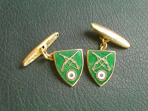 SET OF "TARGET SHOOTING"  CUFFLINKS. SLIGHT WEAR.