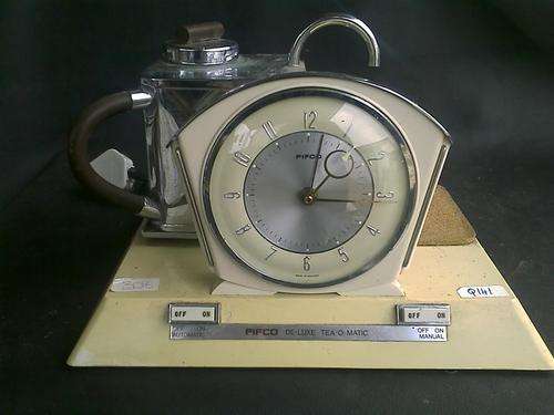 PIFCO DE-LUXE TEA-O-MATIC. MADE IN ENGLAND. POT MISSING. NOT TESTED.