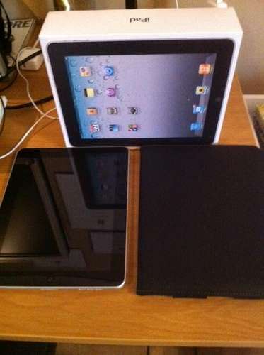 --iPad 32Gb Wi-Fi only 1st Gen + Leather Pouch LOW PRICE--