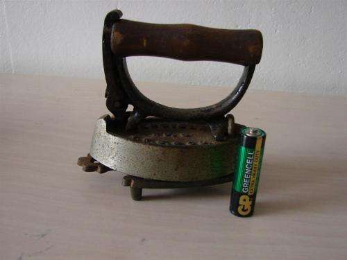 Antique Sensible No.6 Sad Iron detachable with hinged handle, stamped N.R.S. & Co.