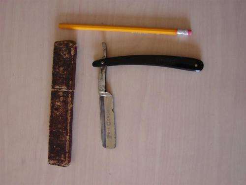 CUT THROAT STRAIGHT RAZOR - BENGALL / CADMAN & SONS - ENGLAND. BLADE DAMAGED